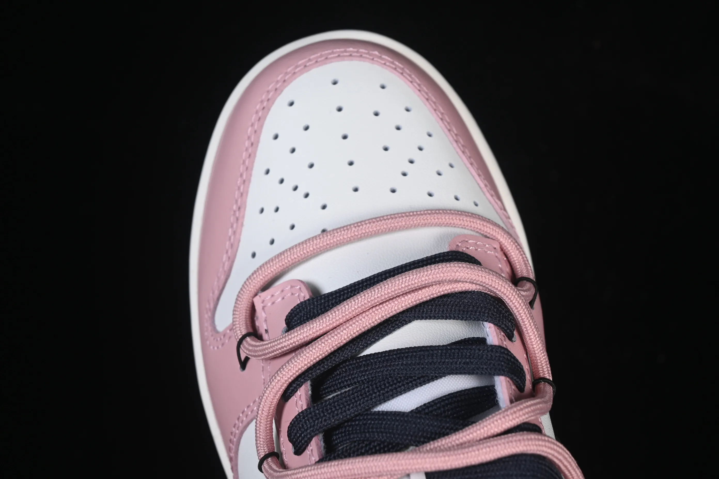 All categories Nk SB Dunk Series Nk SB Dunk Low High-end customized low-top sneakers Nike SB Dunk Low Valentine's Day strap Anniversary high-end customized low-top casual sneakers PB0510-055